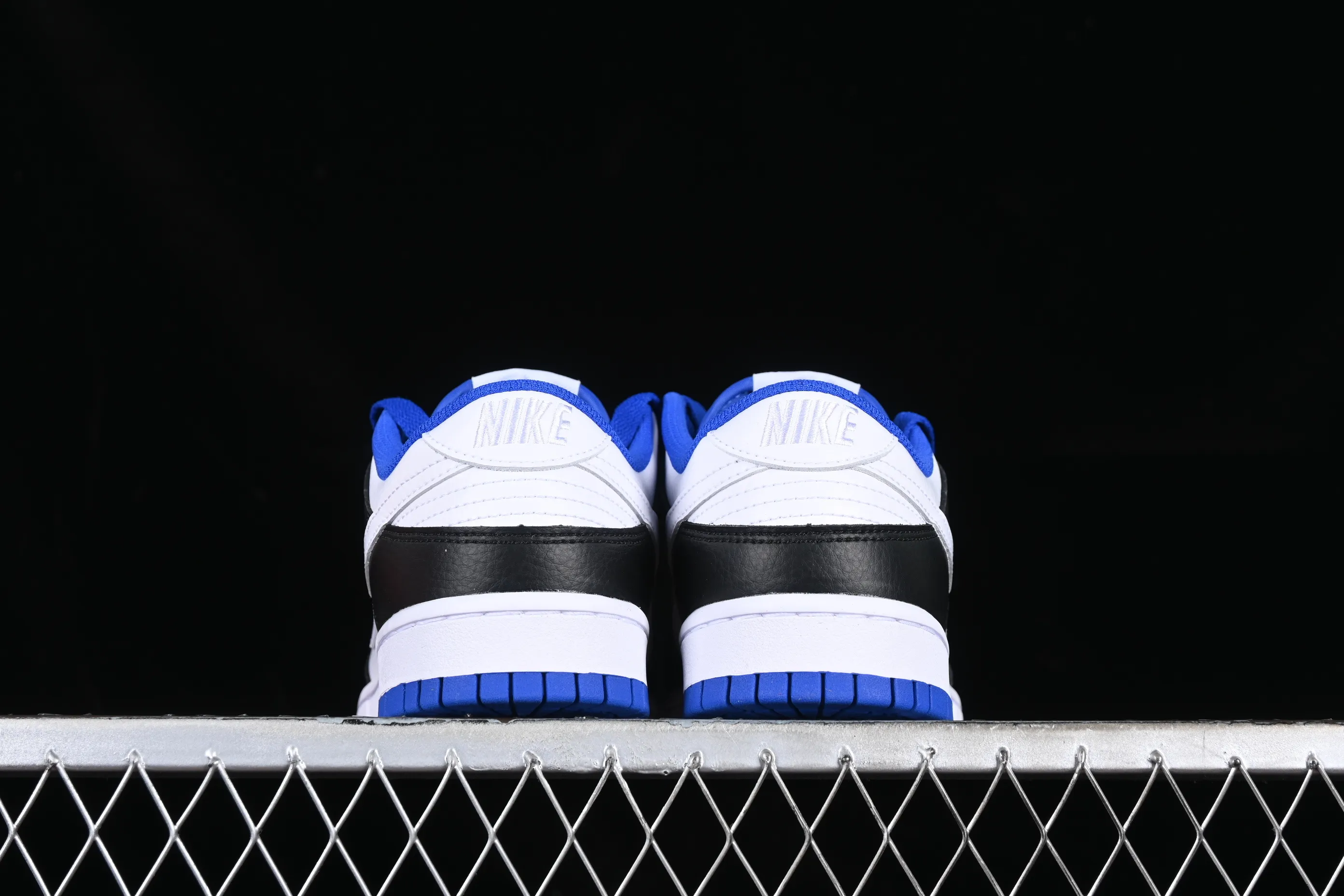 All Categories Nk SB Dunk Series Nk SB Dunk Low Low-top Sneakers Cost-Effective Edition Nk Dunk Low Black and White Blue Panda SB Smashed Backboard Fashion Casual Sneakers FD9064-110